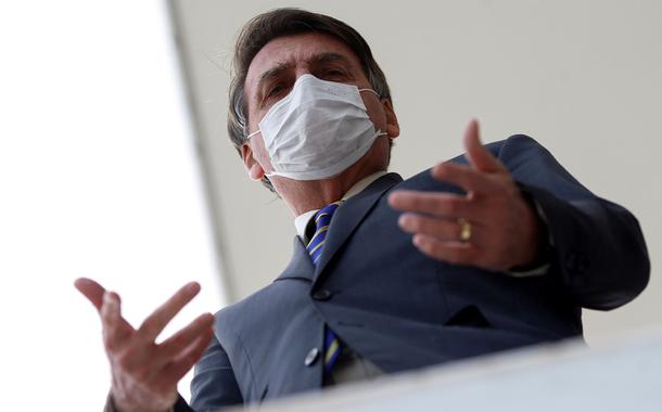 Bolsonaro fala com jornalistas no Palácio do Planalto 12/05/2020 (Foto: REUTERS/Adriano Machado) Bolsonaro fala com jornalistas no Palácio do Planalto 12/05/2020