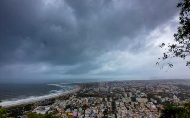 Nuvens de ciclone (Foto: REUTERS/Stringer) Nuvens de ciclone