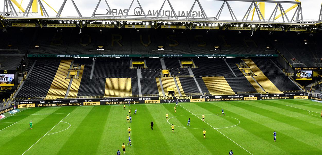 Vista da partida entre Borussia Dortmund e Schalke 04, na retomada do campeonato alemão, sem torcida, devido à pandemia do coronavírus. 16/5/2020. (Foto: Heinz Buese/Pool via REUTERS) Vista da partida entre Borussia Dortmund e Schalke 04, na retomada do campeonato alemão, sem torcida, devido à pandemia do coronavírus. 16/5/2020.