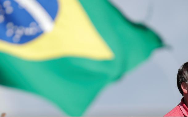 Bolsonaro fala a apoiadores durante manifestação em Brasília 19/4/2020 (Foto: REUTERS/Ueslei Marcelino) Bolsonaro fala a apoiadores durante manifestação em Brasília 19/4/2020
