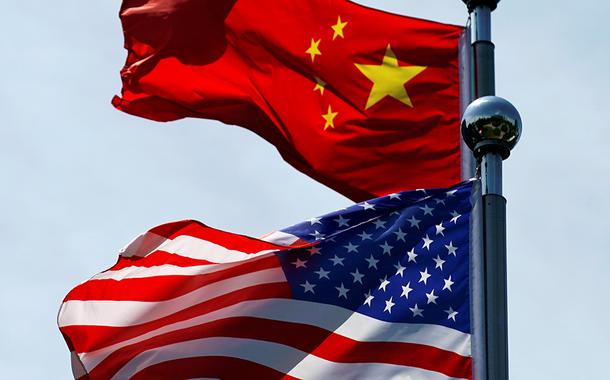 Bandeiras dos Estados Unidos e da China (Foto: REUTERS/Aly Song) Bandeiras dos Estados Unidos e da China