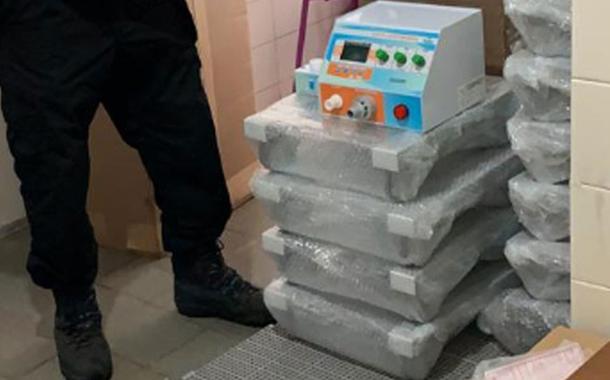 Polícia Federal fez buscas e encontrou 25 respiradores em galpão de empresa (Foto: Divulgação/PF) Polícia Federal fez buscas e encontrou 25 respiradores em galpão de empresa
