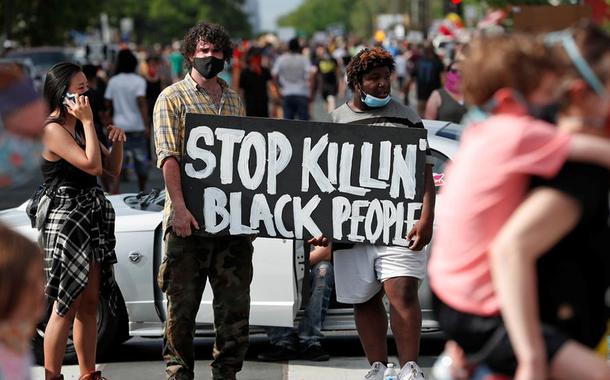 Manifestação contra assassinato do povo negro nos EUA (Foto: REUTERS/Eric Miller) Manifestação contra assassinato do povo negro nos EUA