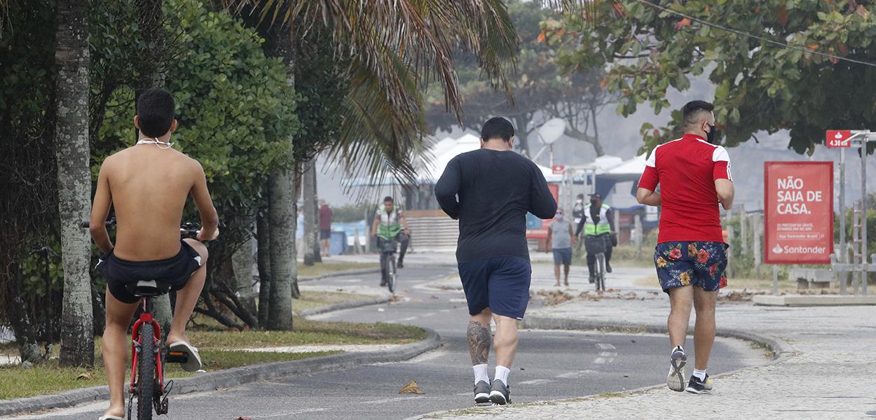 Rio de Janeiro - Esportistas na praia da Barra da Tijuca . (Foto: Fernando Frazão/Agência Brasil) Rio de Janeiro - Esportistas na praia da Barra da Tijuca .