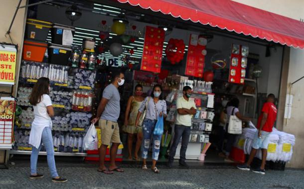 Comércio aberto no Rio de Janeiro (Foto: REUTERS/Pilar Olivares) Comércio aberto no Rio de Janeiro