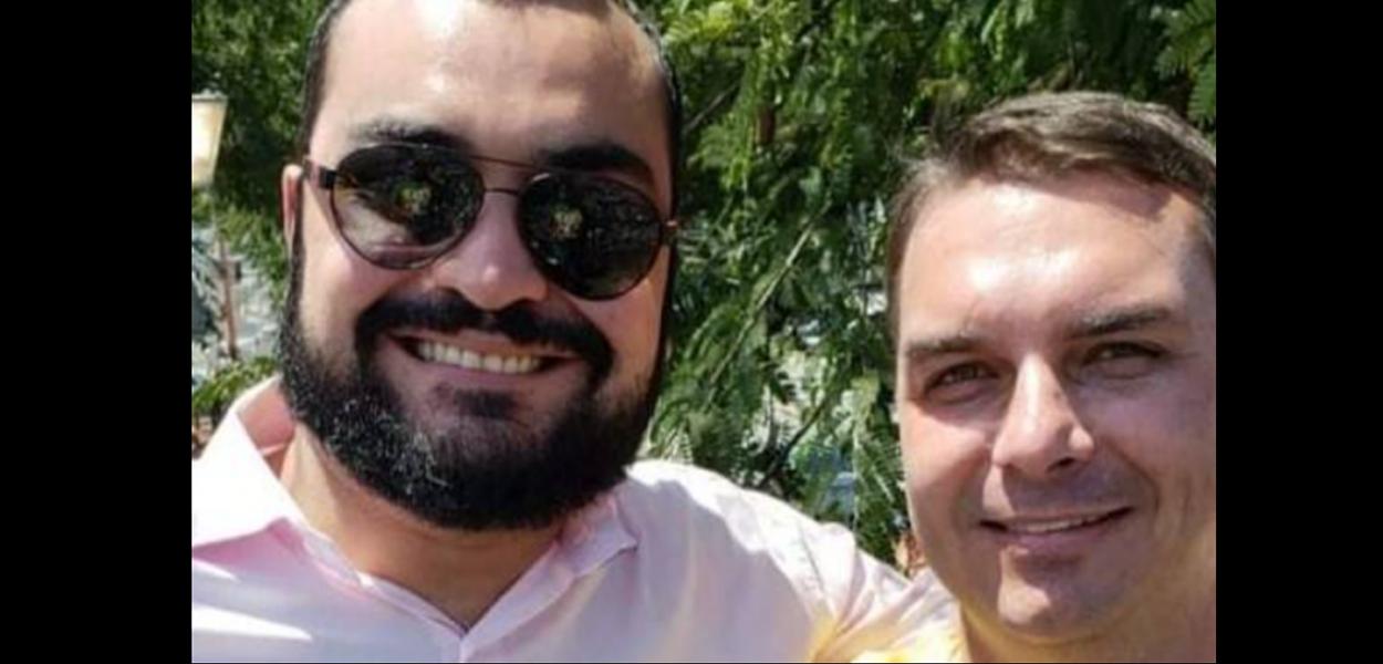 Luís Gustavo Botto Maia e Flávio Bolsonaro (Foto: Reprodução) Luís Gustavo Botto Maia e Flávio Bolsonaro