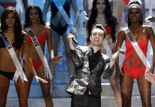 Vocalista do Panic! At The Disco, Brendon Urie, durante show de Miss Universo em Moscou. 9/11/2013. (Foto: REUTERS/Maxim Shemetov) Vocalista do Panic! At The Disco, Brendon Urie, durante show de Miss Universo em Moscou. 9/11/2013.