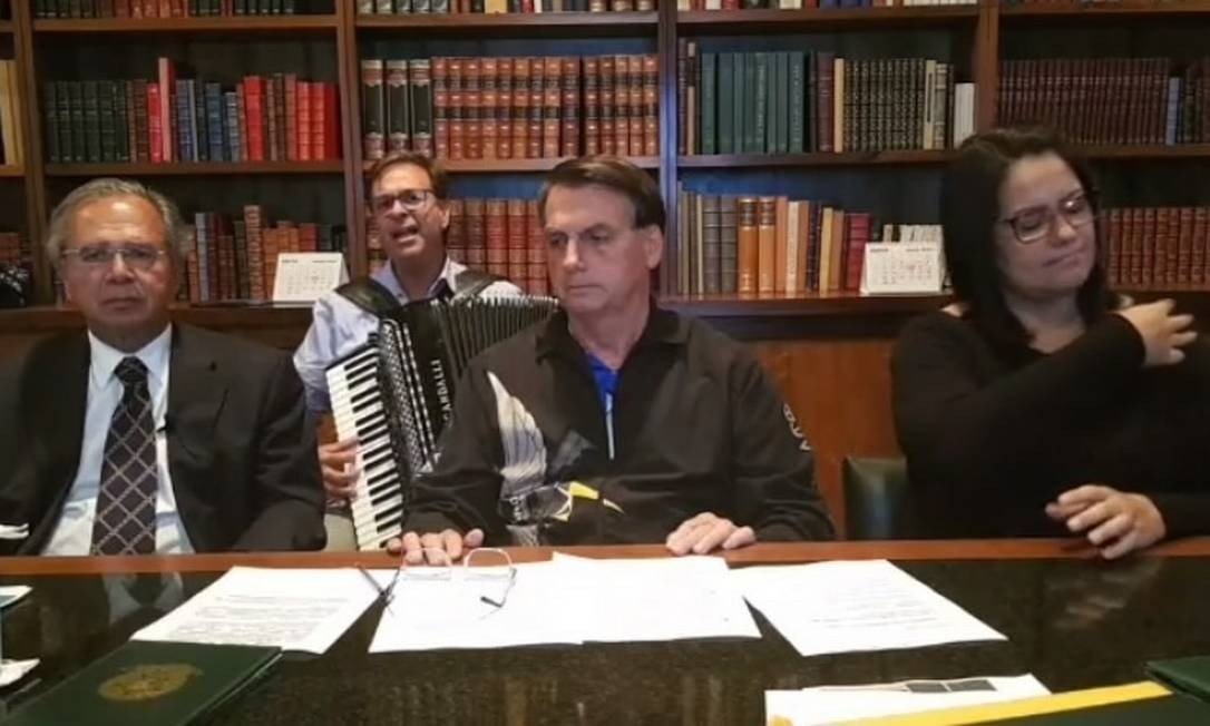 Paulo Guedes e Jair Bolsonaro em live do governo. 25/06/2020 (Foto: Reprodução) Paulo Guedes e Jair Bolsonaro em live do governo. 25/06/2020