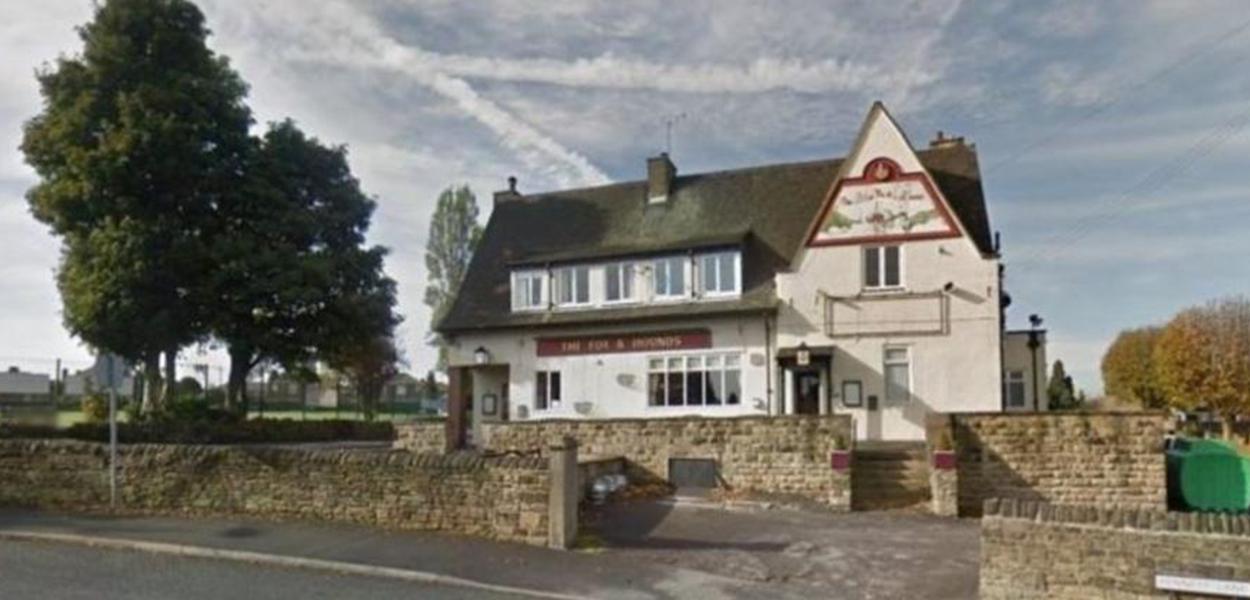 O pub Fox and Hounds em Batley, West Yorkshire (Foto: Reprodução) O pub Fox and Hounds em Batley, West Yorkshire