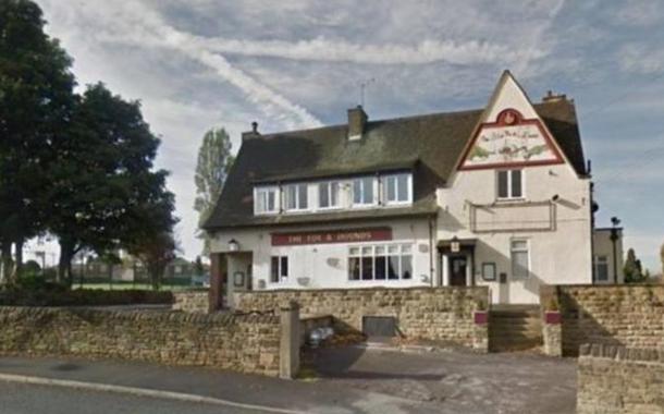 O pub Fox and Hounds em Batley, West Yorkshire (Foto: Reprodução) O pub Fox and Hounds em Batley, West Yorkshire