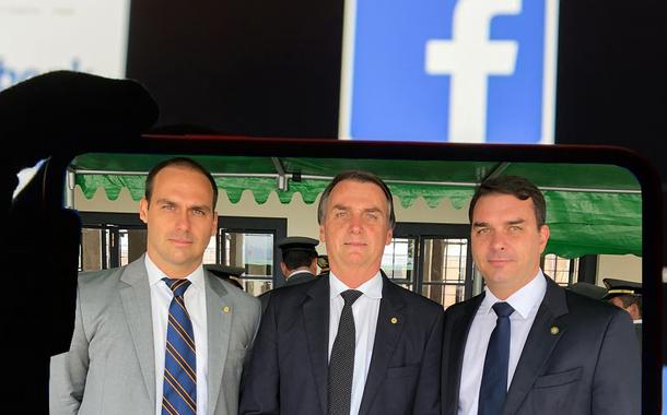 Eduardo, Jair e Flávio Bolsonaro (Foto: Reuters | Reprodução) Eduardo, Jair e Flávio Bolsonaro