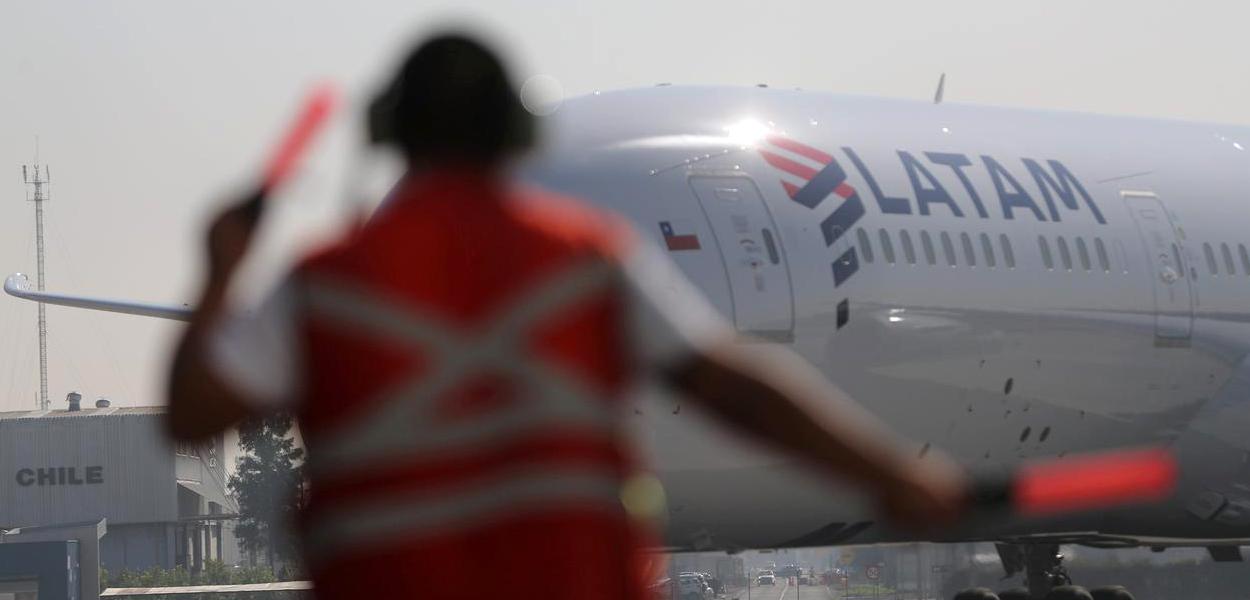 Avião da LATAM (Foto: REUTERS/Ivan Alvarado) Avião da LATAM