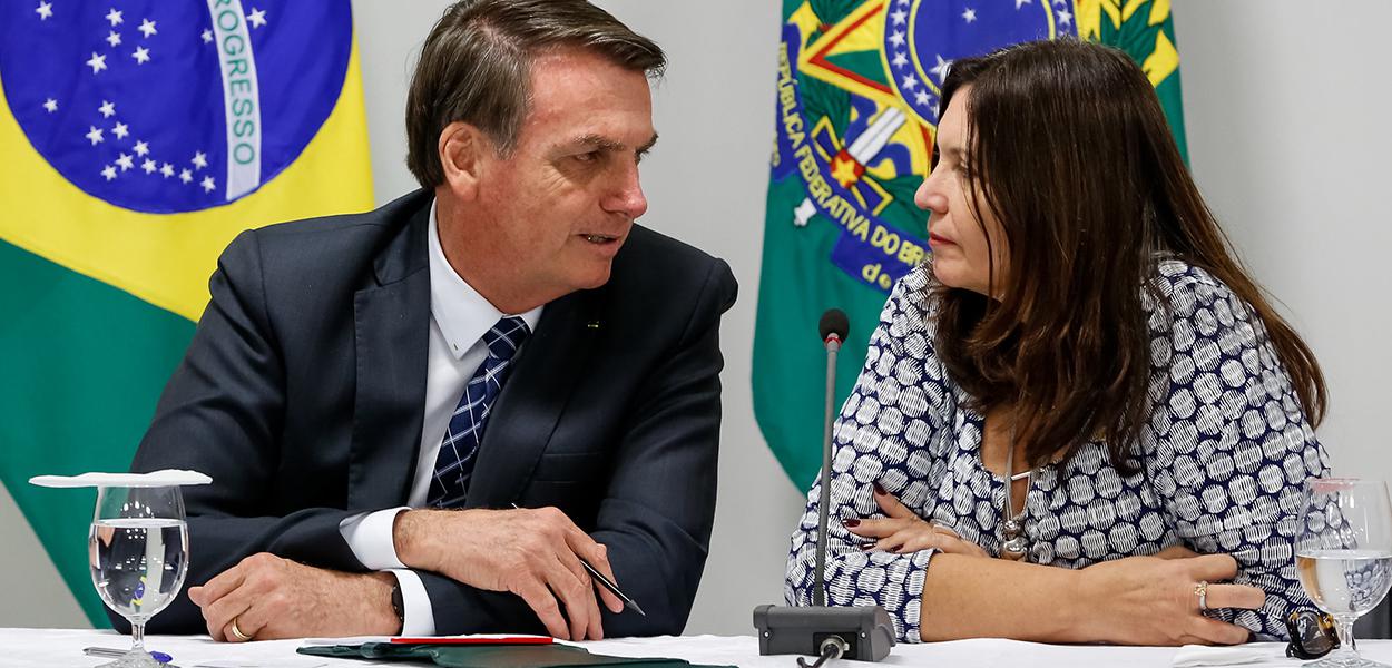 Jair Bolsonaro durante reunião com Deputada Bia Kicis (Foto: Carolina Antunes/PR) Jair Bolsonaro durante reunião com Deputada Bia Kicis