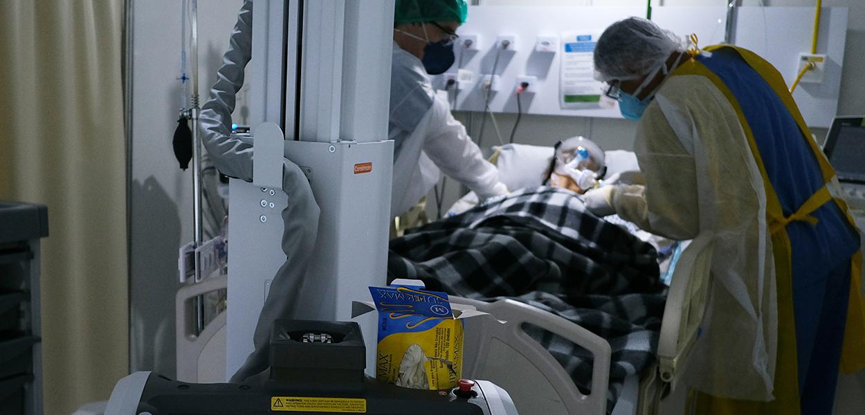 Paciente com Covid-19 em hospital de campanha no Rio de Janeiro (RJ) (Foto: REUTERS/Ricardo Moraes) Paciente com Covid-19 em hospital de campanha no Rio de Janeiro (RJ)