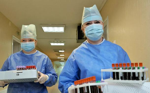 País europeu iniciará a produção da segunda vacina contra a Covid-19 (Foto: Sputnik / Andrei Kataev) País europeu iniciará a produção da segunda vacina contra a Covid-19