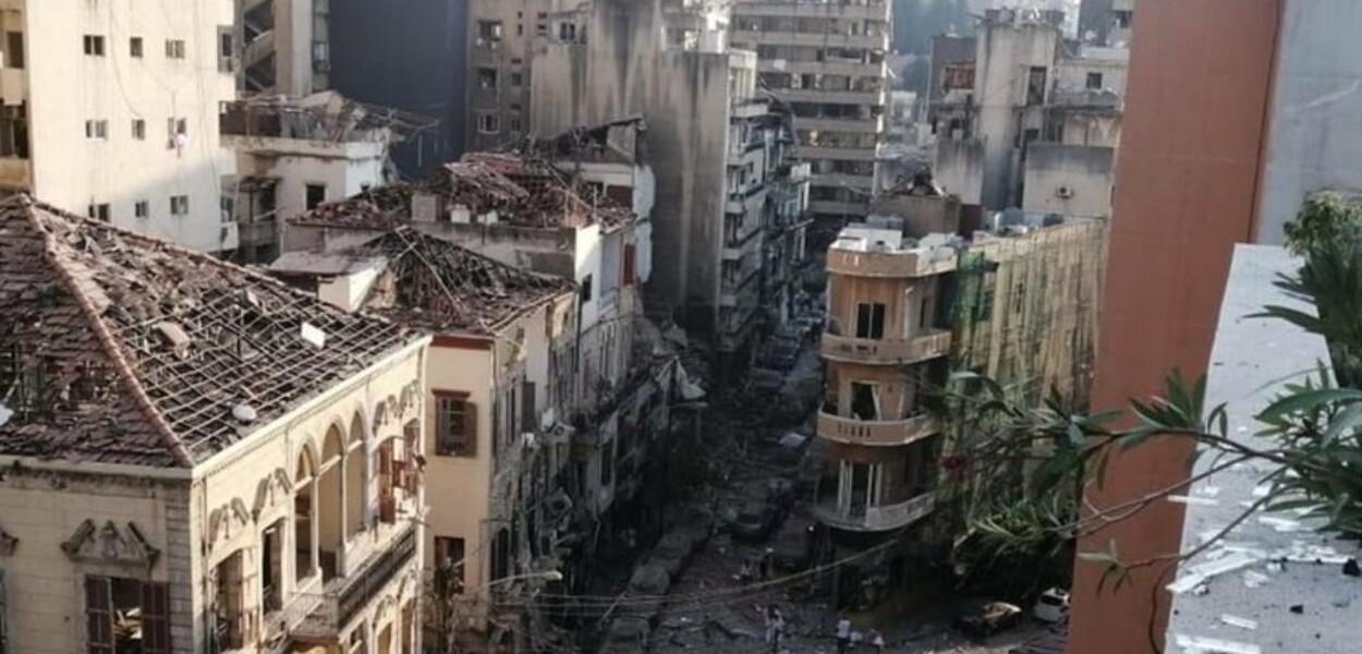 Beirute destruída (Foto: Reprodução/Twitter/Maya Ammar) Beirute destruída