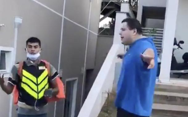 Rapaz faz ataques racistas contra motoboy em SP (Foto: Reprodução (Twitter)) Rapaz faz ataques racistas contra motoboy em SP