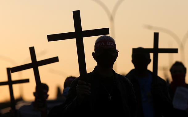 Homenagem em São Paulo às 100 mil vítimas da Covid-19 no Brasil 07/08/2020 (Foto: REUTERS/Amanda Perobelli) Homenagem em São Paulo às 100 mil vítimas da Covid-19 no Brasil 07/08/2020