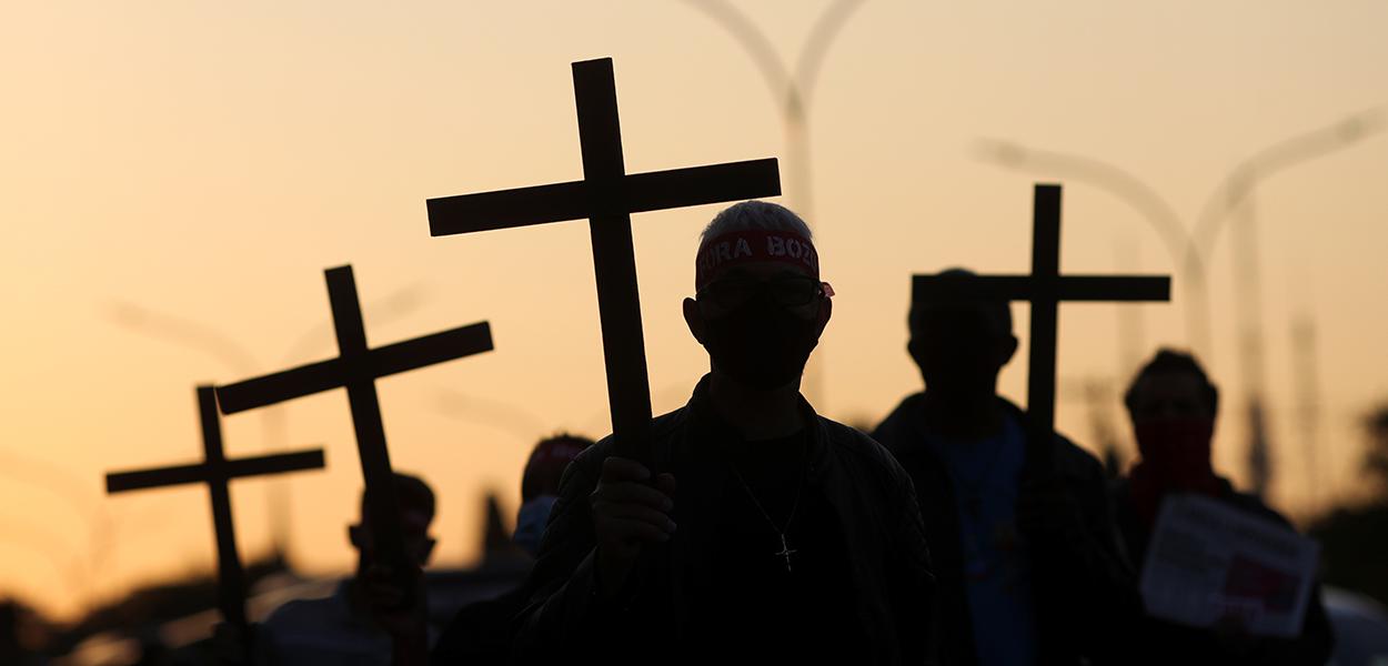 Homenagem em São Paulo às 100 mil vítimas da Covid-19 no Brasil 07/08/2020 (Foto: REUTERS/Amanda Perobelli) Homenagem em São Paulo às 100 mil vítimas da Covid-19 no Brasil 07/08/2020