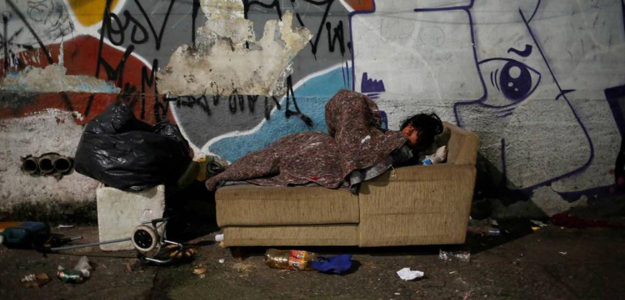 Outro morador de rua é assassinado em Goiânia (Foto: Reuters) Outro morador de rua é assassinado em Goiânia
