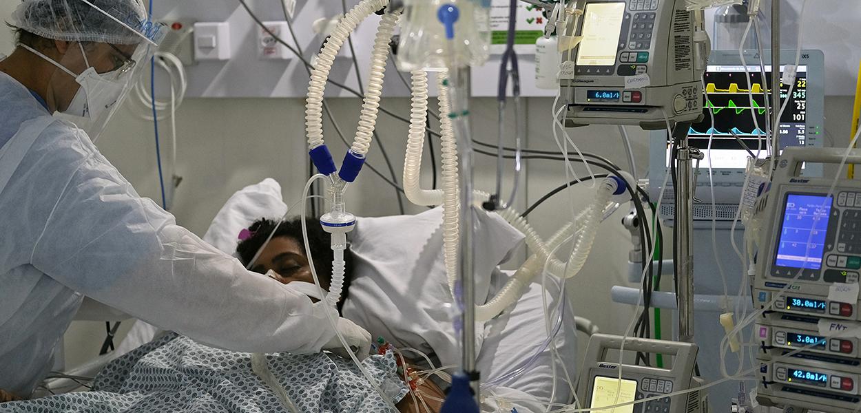 Paciente com Covid-19 em hospital no Rio de Janeiro (RJ) 02/07/2020 (Foto: REUTERS/Ricardo Moraes) Paciente com Covid-19 em hospital no Rio de Janeiro (RJ) 02/07/2020