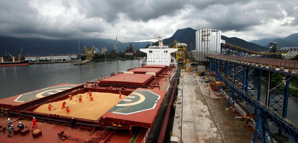 Porto de Santos (Foto: Reuters/Paulo Whitaker) www.brasil247.com - Porto de Santos
