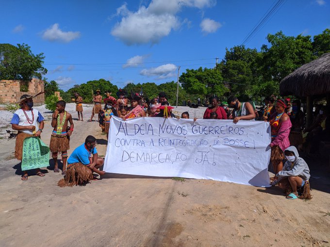 Protesto de indígenas (Foto: Reprodução/Twitter/Emerson Pataxó) Protesto de indígenas