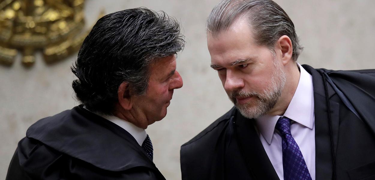 Fux e Toffoli conversam no plenário do STF 07/11/2019 (Foto: REUTERS/Ueslei Marcelino) Fux e Toffoli conversam no plenário do STF 07/11/2019