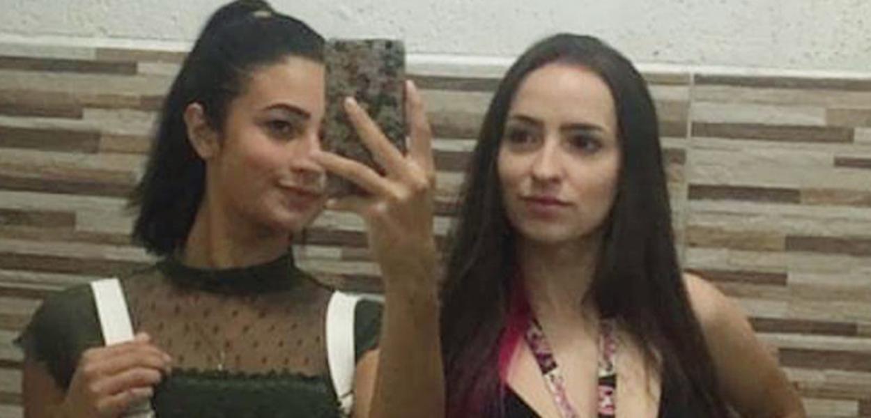 Bruna Vellasquez, de 18 anos, e Monique Almeida, de 19 anos (Foto: Reprodução) Bruna Vellasquez, de 18 anos, e Monique Almeida, de 19 anos