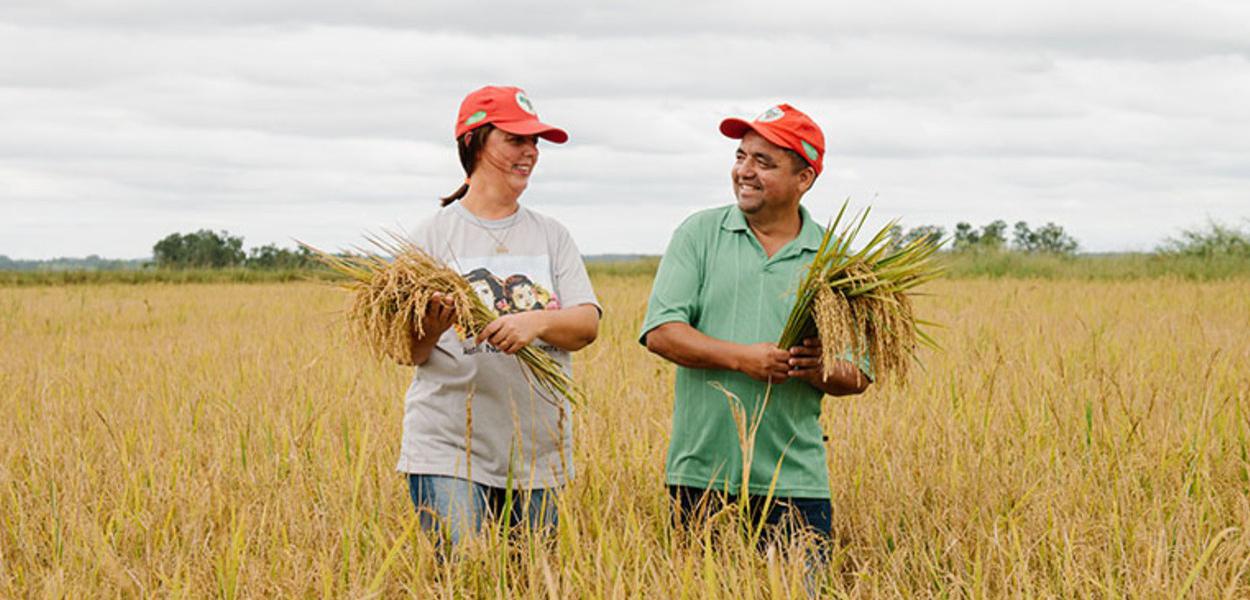 Produtores do MST (Foto: Alex Garcia/MST) Produtores do MST