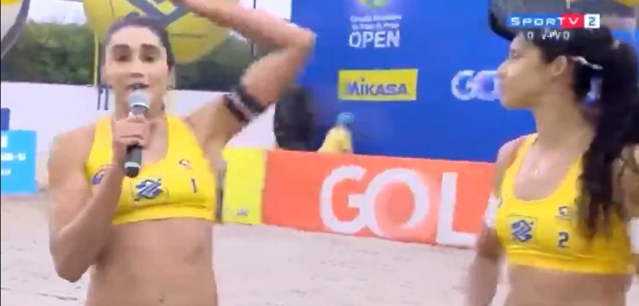 'Fora, Bolsonaro', grita jogadora de vôlei de praia em transmissão (Foto: Reprodução) www.brasil247.com - 'Fora, Bolsonaro', grita jogadora de vôlei de praia em transmissão
