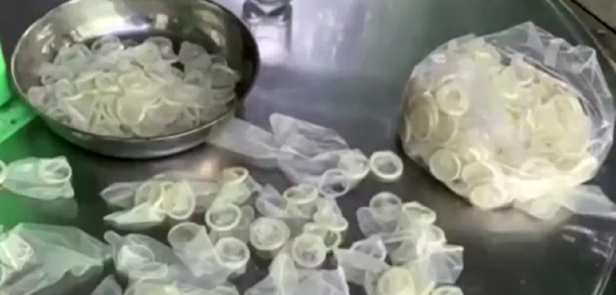Policia apreende mais de 300 quilos de preservativos usados (Foto: Reprodução) Policia apreende mais de 300 quilos de preservativos usados