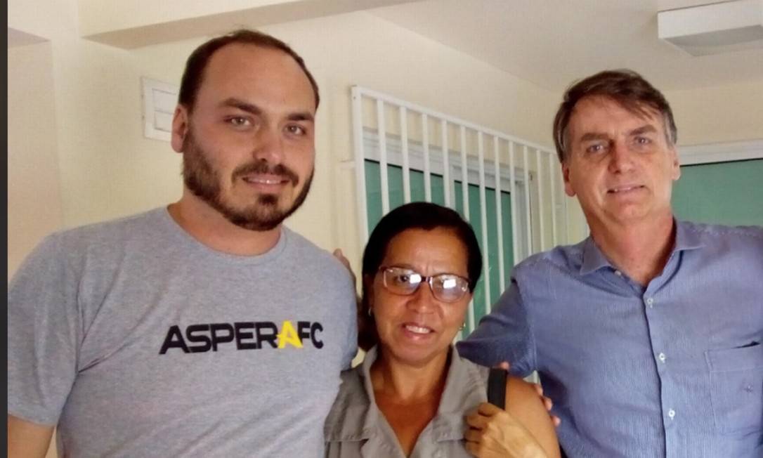 Carlos Bolsonaro, Wal do Açaí e Jair Bolsonaro (Foto: Reprodução) Carlos Bolsonaro, Wal do Açaí e Jair Bolsonaro