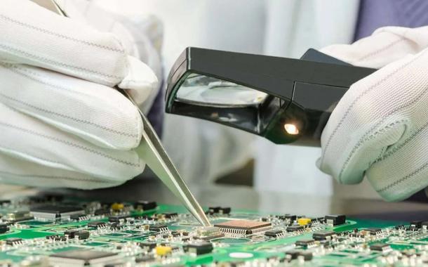 Fabricação de chips requer equipamentos que só alguns poucos países produzem (Foto: Divulgação) Fabricação de chips requer equipamentos que só alguns poucos países produzem