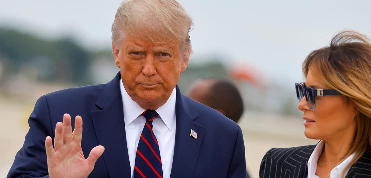 Presidente dos EUA, Donald Trump, ao lado da primeira-dama norte-americana, Melania, em Cleveland 29/09/2020 (Foto: REUTERS/Carlos Barria) Presidente dos EUA, Donald Trump, ao lado da primeira-dama norte-americana, Melania, em Cleveland 29/09/2020