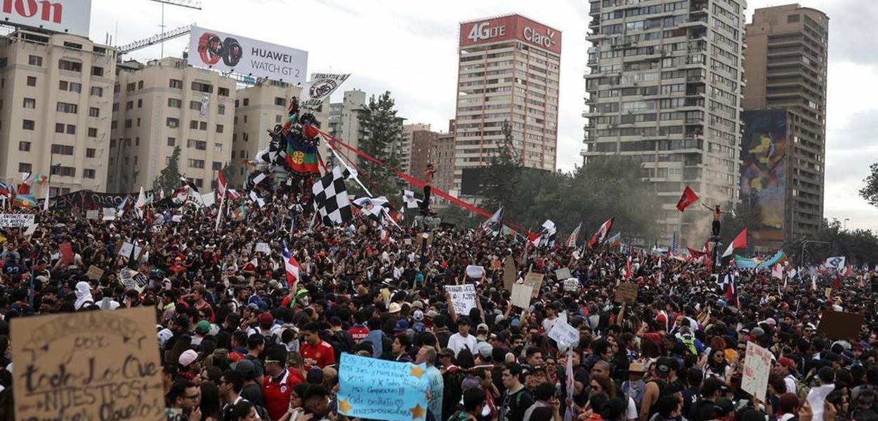 Ato foi apelidado de "a maior marcha do Chile" (Foto: Pablo Sanhueza - Reuters) Ato foi apelidado de "a maior marcha do Chile"