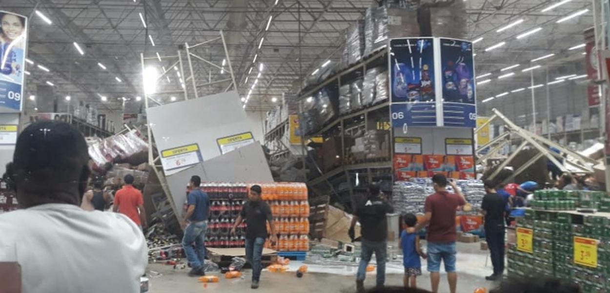 Prateleiras desabam e geram pânico em atacado de São Luís (MA) (Foto: Divulgação) Prateleiras desabam e geram pânico em atacado de São Luís (MA)