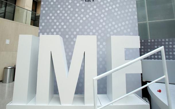 Logo do Fundo Monetário Internacional (FMI) é visto em sede, em Washington (Foto: REUTERS/Yuri Gripas) Logo do Fundo Monetário Internacional (FMI) é visto em sede, em Washington