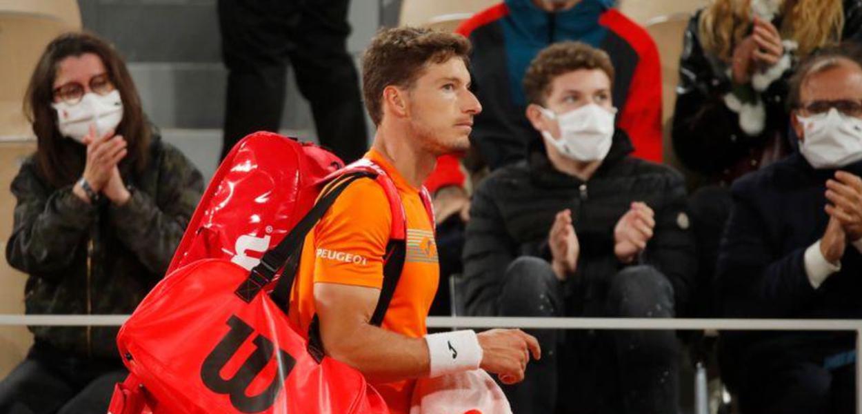 Pablo Carreño Busta deixa quadra em Roland Garros após ser eliminado por Novak Djokovic (Foto: REUTERS/Charles Platiau) www.brasil247.com - Pablo Carreño Busta deixa quadra em Roland Garros após ser eliminado por Novak Djokovic