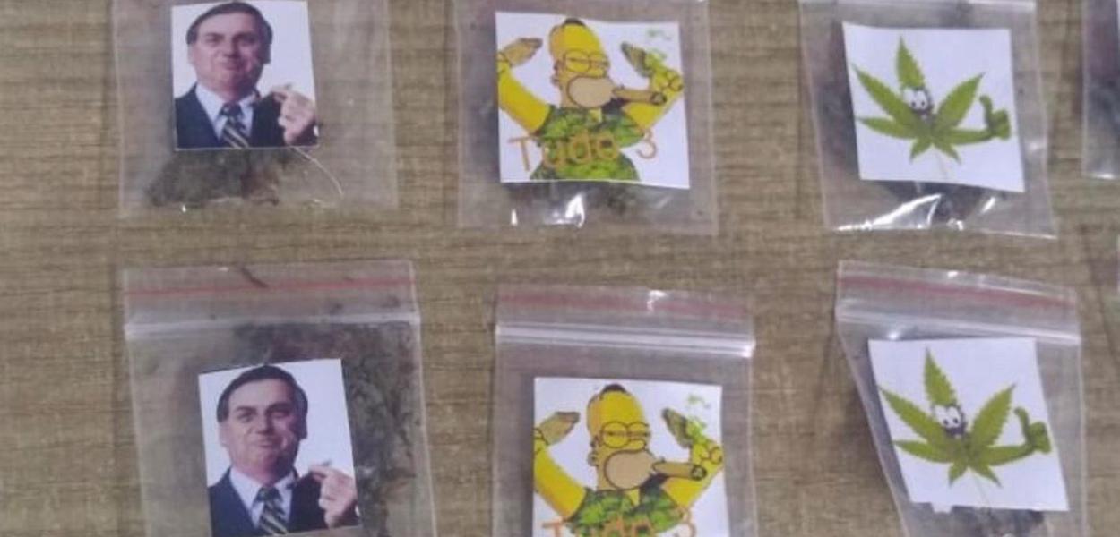 Polícia apreende pacotes de maconha com foto de Bolsonaro estampada Polícia apreende pacotes de maconha com foto de Bolsonaro estampada