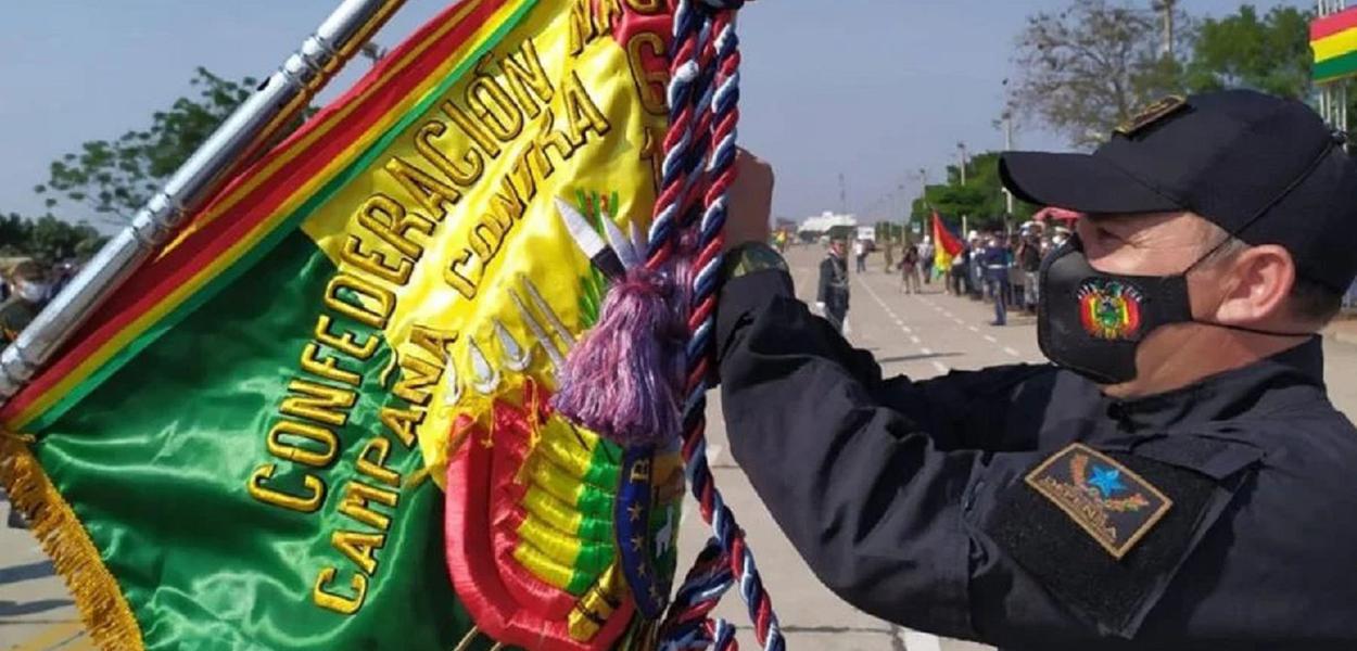 Ditadura boliviana homenageia militares que assassinaram Che Guevara Ditadura boliviana homenageia militares que assassinaram Che Guevara