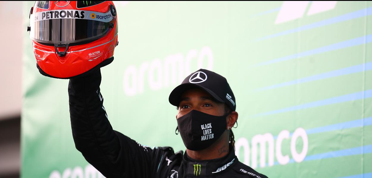 Piloto britânico da F1 Lewis Hamilton usa máscara com os dizeres "Vidas Negras Importam" (Foto: REUTERS/Bryn Lennon) Piloto britânico da F1 Lewis Hamilton usa máscara com os dizeres "Vidas Negras Importam"