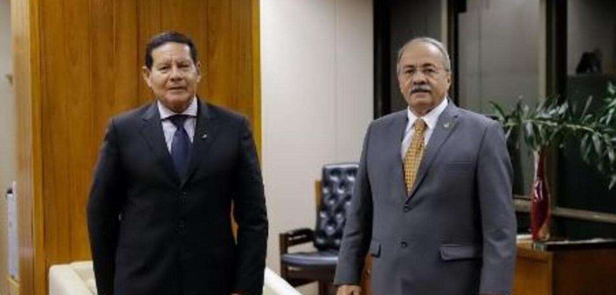 Hamilton Mourão e Chico Rodrigues (Foto: Reprodução/Twitter/SenadorChico) Hamilton Mourão e Chico Rodrigues
