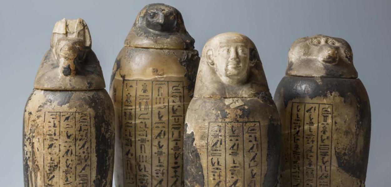 Esses são os vasos canópicos, onde eram guardados e preservados os órgãos internos no processo de mumificação (Foto: Museo Egizio) Esses são os vasos canópicos, onde eram guardados e preservados os órgãos internos no processo de mumificação