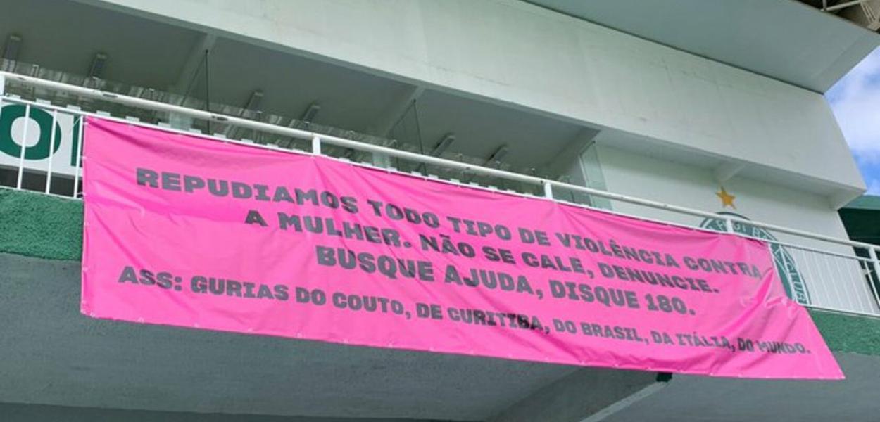 Protesto da torcida feminina do Coritiba Protesto da torcida feminina do Coritiba