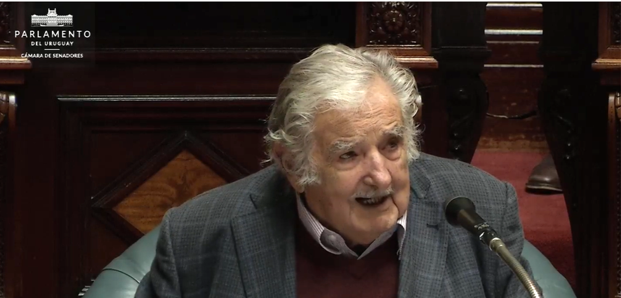 José 'Pepe' Mujica, ex-presidente e senador do Uruguai, em seu discurso de renúncia. (Foto: Reprodução/ Senado do Uruguai) José 'Pepe' Mujica, ex-presidente e senador do Uruguai, em seu discurso de renúncia.