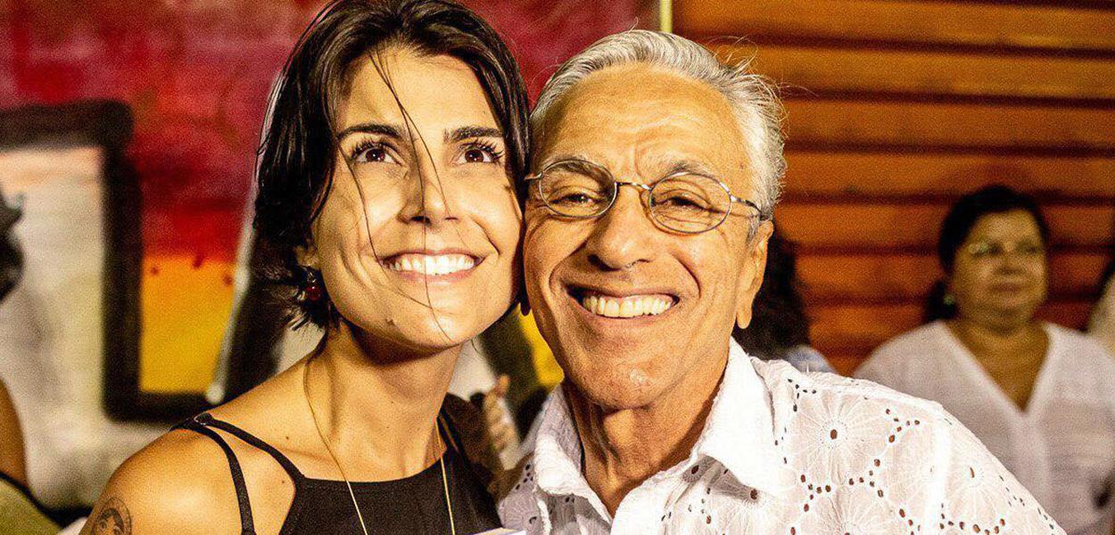 Manuela D'Ávila e Caetano Veloso (Foto: Facebook Manuela Davila) Manuela D'Ávila e Caetano Veloso