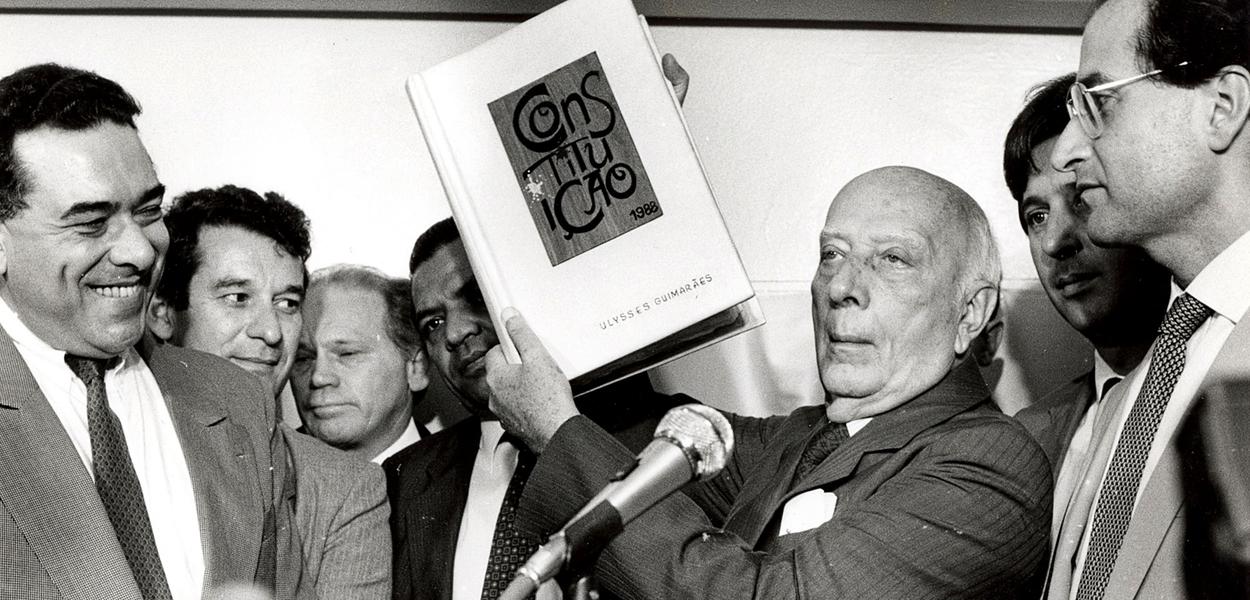 A Constituição ainda está valendo? Debate reunirá deputados constituintes de 1988 A Constituição ainda está valendo? Debate reunirá deputados constituintes de 1988