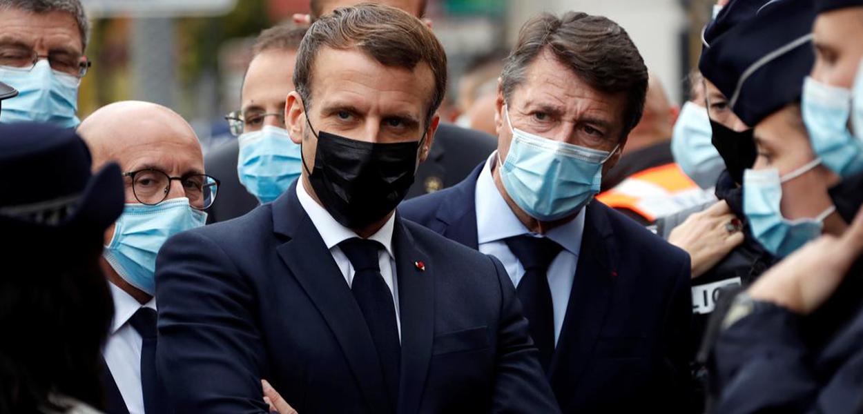 Emmanuel Macron e o prefeito de Nice Christian Estrosi (Foto: REUTERS/Eric Gaillard) Emmanuel Macron e o prefeito de Nice Christian Estrosi