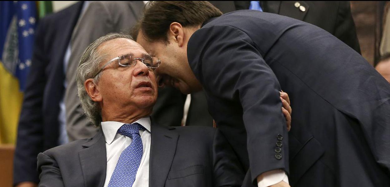 Ao lado do presidente da Câmara, Rodrigo Maia, o ministro da Economia, Paulo Guedes, vai à Comissão de Constituição e Justiça (CCJ) da Câmara, para debater a reforma da Previdência (PEC 6/19). (Foto: José Cruz/Agência Brasil) Ao lado do presidente da Câmara, Rodrigo Maia, o ministro da Economia, Paulo Guedes, vai à Comissão de Constituição e Justiça (CCJ) da Câmara, para debater a reforma da Previdência (PEC 6/19).